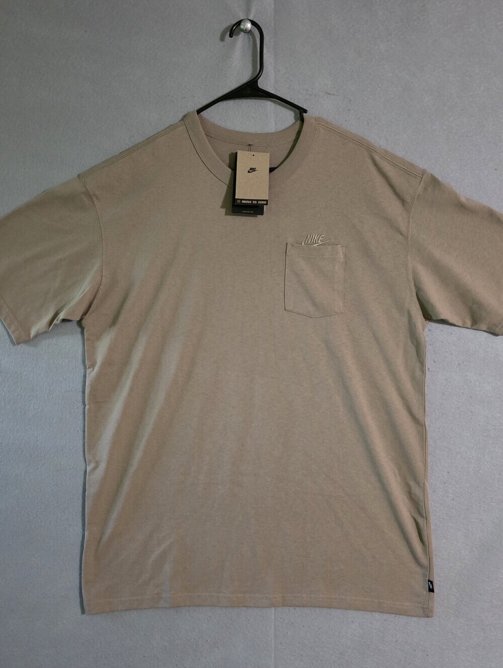 NWT Nike Mens Khaki Premium Essentials Pocket T Shirt Loose Fit Size Large Tall